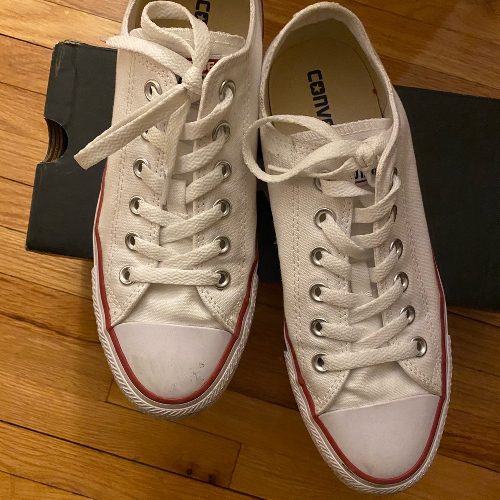 S O L D ✔️White Converse Sneakers